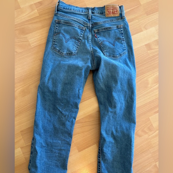 Levi’s high rise Wedgie Straight Jeans with button fly 💗 size 27 - Picture 4 of 7